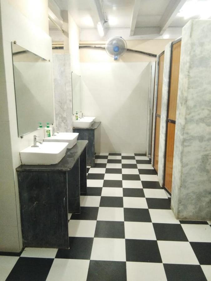 Abuzz Sewri Bombaim Exterior foto
